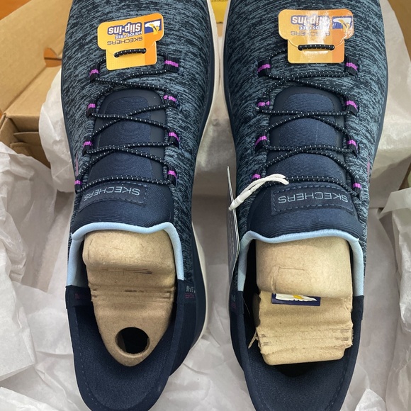 NWT Skechers hands free slip ins shoes - Picture 3 of 4